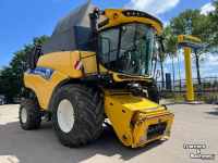 Moissonneuse batteuse New Holland CR 8.80
