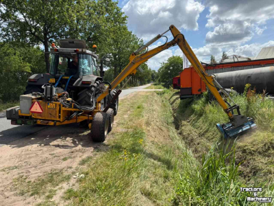 Bras avec tondeuse à fléaux Bos HE6000C