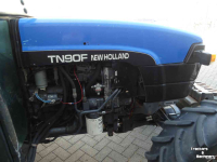 Tracteur pour vignes et vergers New Holland TN90F