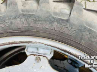 Roues, Pneus, Jantes, Barillets Jumelage  Wielen met banden 12.4x46 op velg CNH set