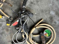 Pulvérisateur specialement pour rangées  spuitset voor pootmachine