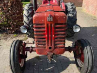 Tracteur International Farmell D 324