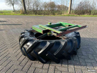 Pousse fourrage à pneu Holaras Voerband  voerrolveger