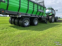 Autochargeuse Deutz-Fahr Onderstel met 8 wielen