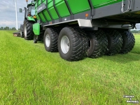 Autochargeuse Deutz-Fahr Onderstel met 8 wielen