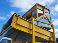 Basculeur de caisses Tong Kisten-kantelaar met afvoerband / uitvoerband 2500X2000 mm
