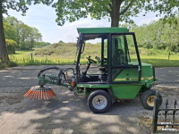 Tracteur porte-outils Roberine Werktuigendrager met onkruidborstel