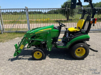 Tracteur pour vignes et vergers John Deere 1026R
