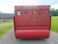 Distributeur de fourrage en bloc Strautmann UBVW