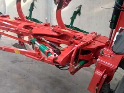 Charrues Kverneland EG  100 / 300