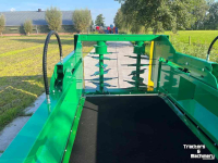 Distributeur de paille pour des logettes Spread-a-Bale Midi stroverdeler