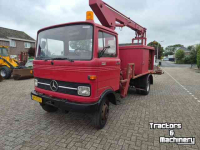 Camion Mercedes Benz LP 608 met hoogwerker.