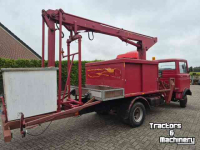 Camion Mercedes Benz LP 608 met hoogwerker.