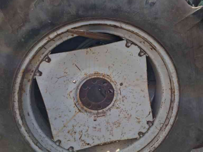 Roues, Pneus, Jantes, Barillets Jumelage Ford 16.9 R 38 Ploegbanden met velg