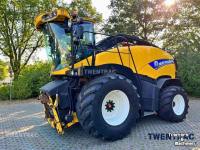 Ensileuse automotrice New Holland FR 700