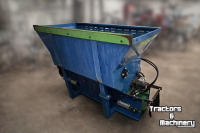 Distributeur de paille pour des logettes Ceres CBS 851 Boxenstrooier / Bietensnijder