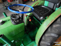 Tracteur pour vignes et vergers John Deere 820 v
