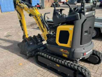 Mini pelleteuse New Holland E14D