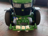Tracteur pour vignes et vergers John Deere 3046R