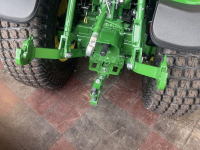 Tracteur pour vignes et vergers John Deere 3046R