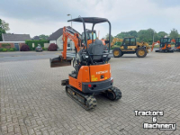 Pelles sur pneus Hitachi 19U