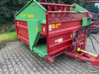 Distributeur de fourrage en bloc Strautmann BVW