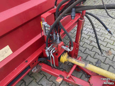 Distributeur de fourrage en bloc Strautmann BVW