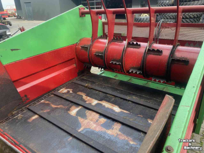 Distributeur de fourrage en bloc Strautmann BVW