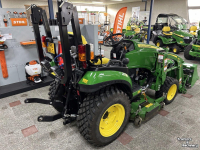 Tracteur pour vignes et vergers John Deere 2026R