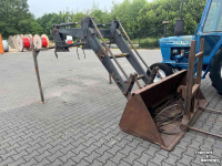 Chargeur frontal  Robuuste voorlader met bak en balenprikker, MF