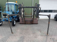 Chargeur frontal  Robuuste voorlader met bak en balenprikker, MF