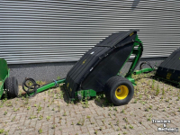 Balayeur John Deere TC125