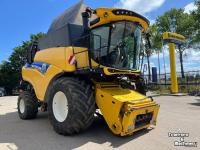 Moissonneuse batteuse New Holland CR 8.80