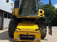 Moissonneuse batteuse New Holland CR 8.80