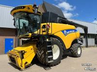 Moissonneuse batteuse New Holland CR 8.80