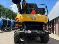 Moissonneuse batteuse New Holland CR 8.80