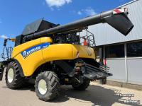 Moissonneuse batteuse New Holland CR 8.80