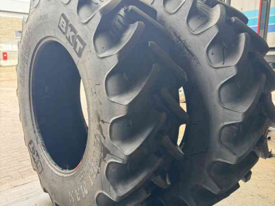 Roues, Pneus, Jantes, Barillets Jumelage BKT 520/85R38 (20.8R38)