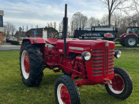 Tracteurs anciens International D-326