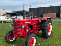 Tracteurs anciens International D-326