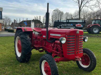 Tracteurs anciens International D-326