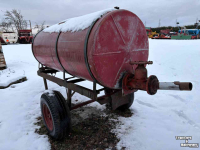 Tonnes à eau  Watervat / Waterwagen / Watertank