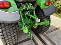 Tracteur pour vignes et vergers John Deere 3046R