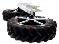 Pousse fourrage à pneu Qmac Duvoba voerbandveger / Voerveegband   