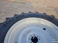 Roues, Pneus, Jantes, Barillets Jumelage BKT 460/85R38 en 380/85R28 BKT Agrimax