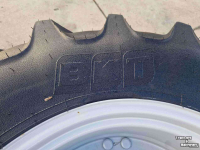 Roues, Pneus, Jantes, Barillets Jumelage BKT 460/85R38 en 380/85R28 BKT Agrimax