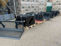 Autres pièces d’équipement et accessoires  Aanbouwdelen Grondbakken puinrieken tegelrieken vlakramen balenklemmen palletvorken