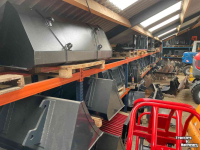 Autres pièces d’équipement et accessoires  Aanbouwdelen Grondbakken puinrieken tegelrieken vlakramen balenklemmen palletvorken