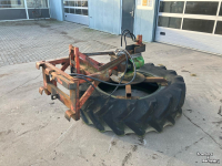Pousse fourrage à pneu  Voerbandveger hydraulisch aangedreven