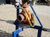 Tuyaux d‘irrigation  Beregeningsinstallatie / Beregeningsset met beregeningsbuizen, haspel en beregeningspomp